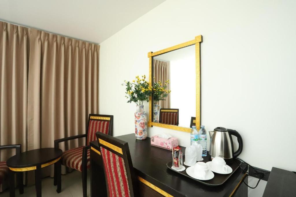 Lucky Palace Hotel 방콕 외부 사진