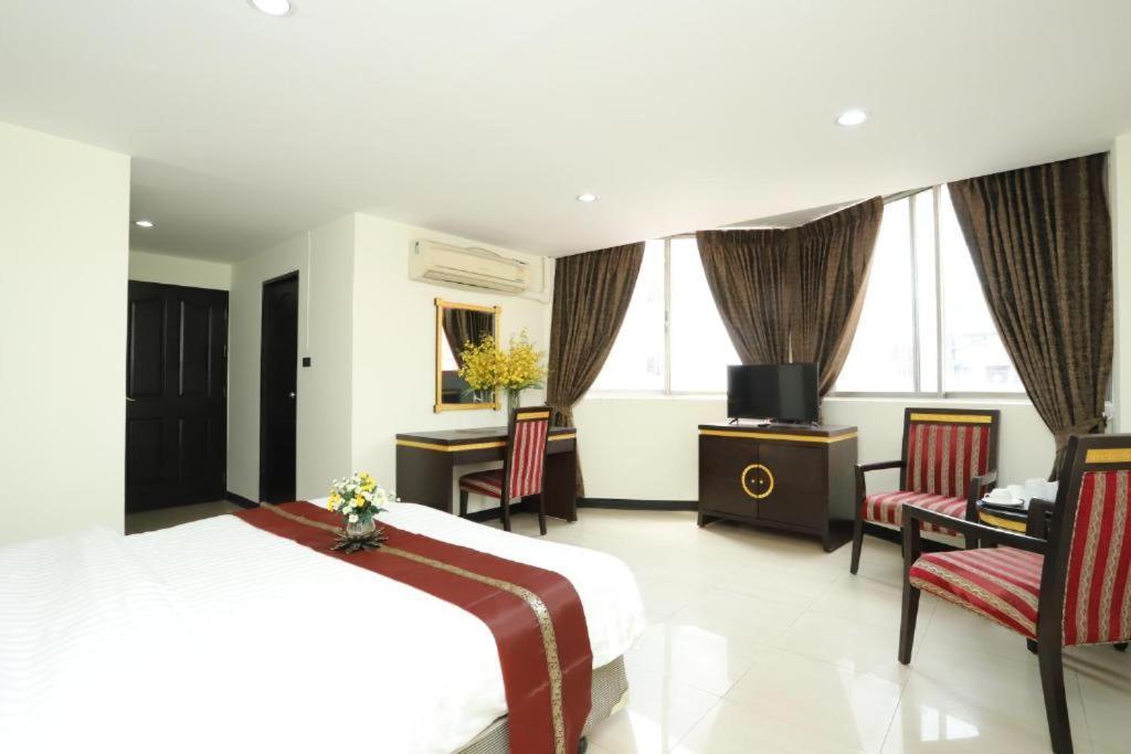Lucky Palace Hotel 방콕 외부 사진