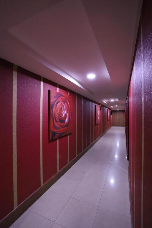 Lucky Palace Hotel 방콕 외부 사진